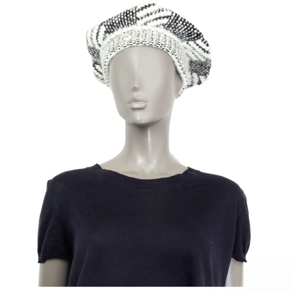 CHANEL RARE CASHMERE & SILK BERET BLACKWHITE DOUBLE GOLD CC’s ON MOTHER OF PERAL - Picture 7 of 7